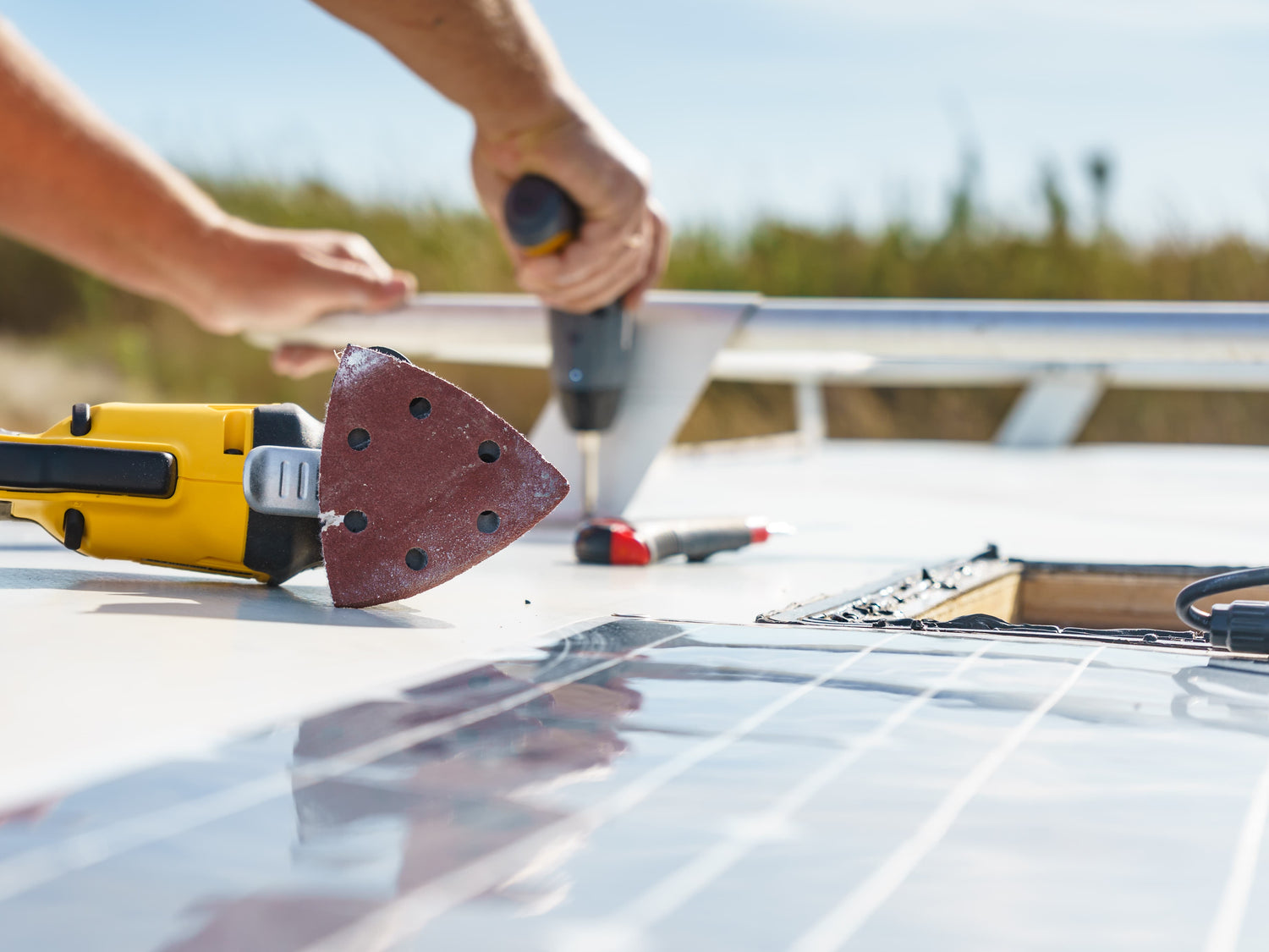 Inspection et réparation de votre membrane de toit | Entretien VR Plus | Spécialiste en entretien unité de camping et VR